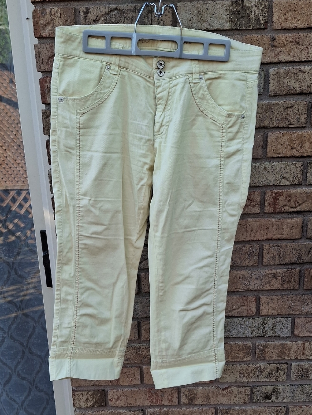 Raffaello Rossi Kyra 5/8 Capri Pants Lemon Yellow Size DE 36 US 4